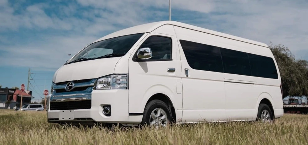 Joylong EA6 – Vue avant, design moderne et aérodynamique du minibus électrique