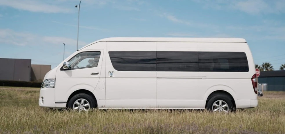Joylong EA6 – Vue latérale, minibus spacieux avec grande capacité de charge et confort optimal