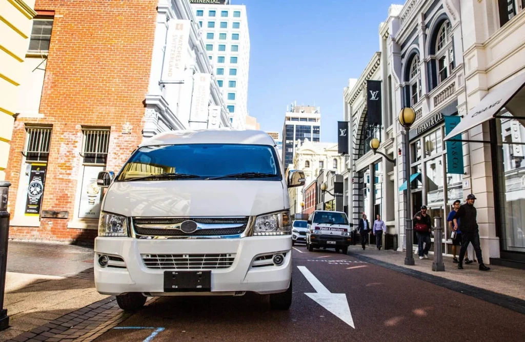 Joylong EA6 – Minibus électrique polyvalent, grande autonomie et capacité de charge optimale